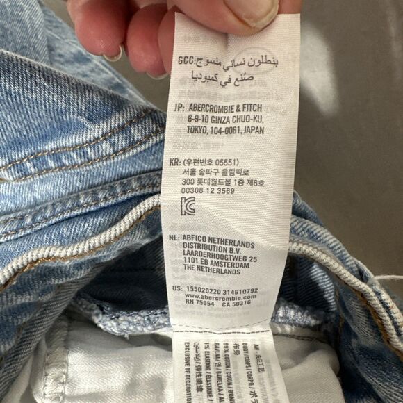 Abercrombie & Fitch Curve Love High Rise 90s Relaxed Jeans Size 29/8 Light Wash - Picture 9 of 9